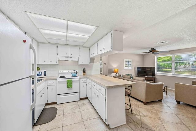 131 DARTMOUTH ROAD, Venice, FL 34293