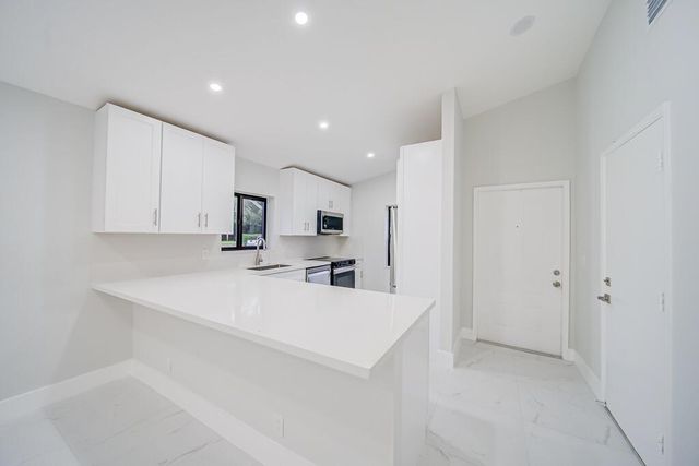 8067 Summerbreeze Lane, Boca Raton, FL 33496