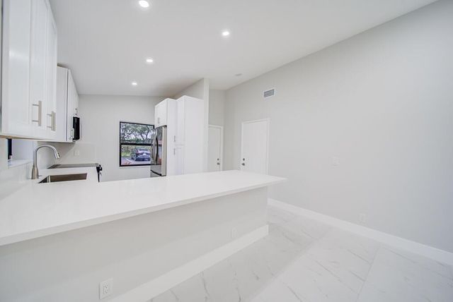 8067 Summerbreeze Lane, Boca Raton, FL 33496