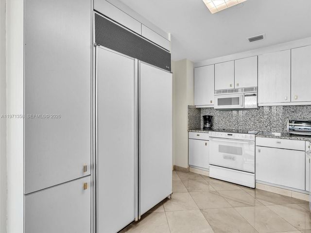 10101 Collins Ave 18C + CABANA, Bal Harbour, FL 33154