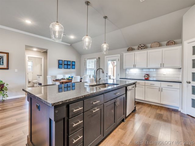 6316 E 146th Street S, Bixby, OK 74008