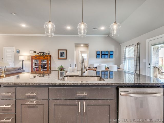 6316 E 146th Street S, Bixby, OK 74008