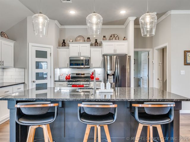 6316 E 146th Street S, Bixby, OK 74008