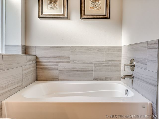 6316 E 146th Street S, Bixby, OK 74008