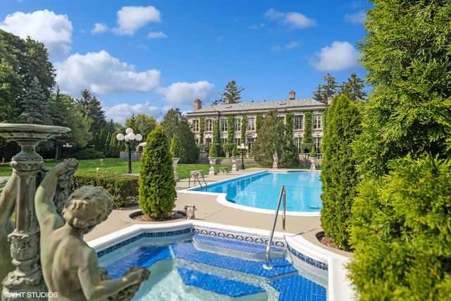 275 Sussex Lane, Lake Forest, IL 60045