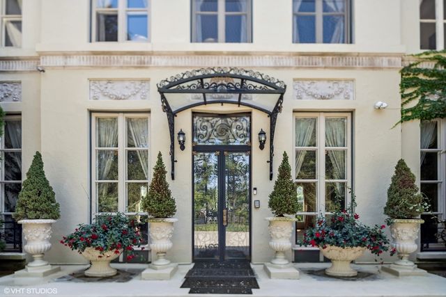 275 Sussex Lane, Lake Forest, IL 60045