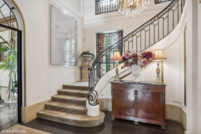 275 Sussex Lane, Lake Forest, IL 60045