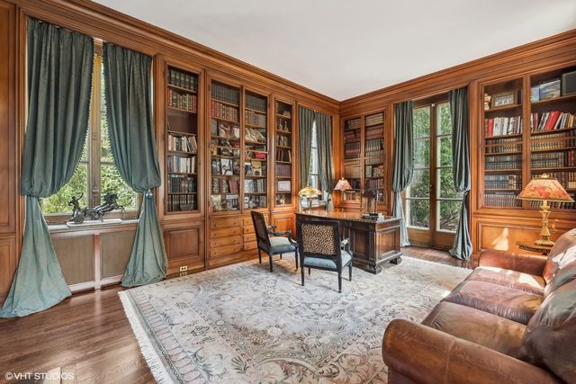 275 Sussex Lane, Lake Forest, IL 60045