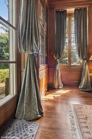 275 Sussex Lane, Lake Forest, IL 60045