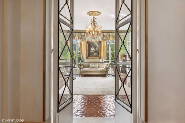 275 Sussex Lane, Lake Forest, IL 60045