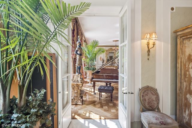 275 Sussex Lane, Lake Forest, IL 60045