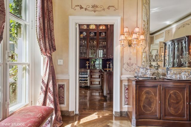 275 Sussex Lane, Lake Forest, IL 60045