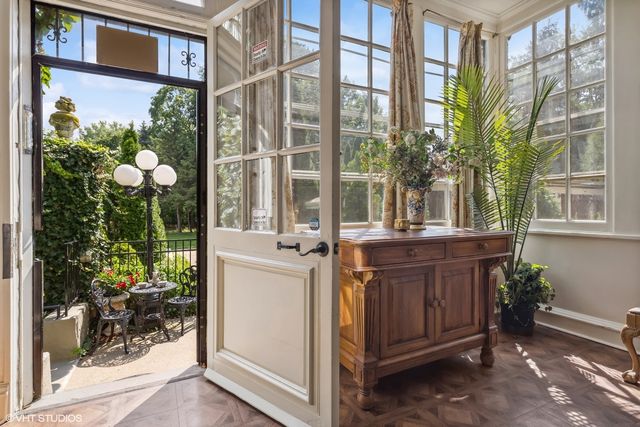 275 Sussex Lane, Lake Forest, IL 60045