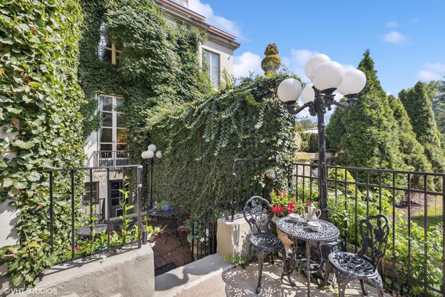 275 Sussex Lane, Lake Forest, IL 60045