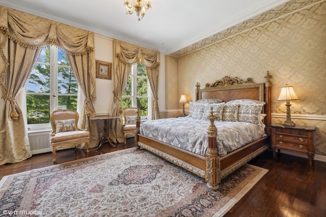 275 Sussex Lane, Lake Forest, IL 60045