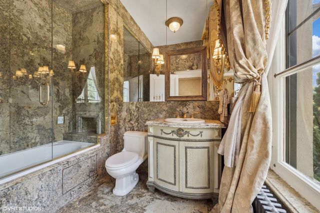 275 Sussex Lane, Lake Forest, IL 60045