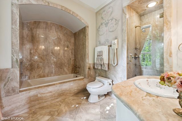 275 Sussex Lane, Lake Forest, IL 60045