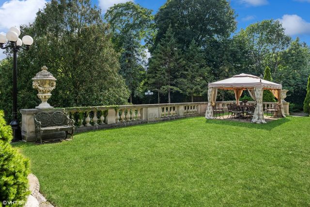 275 Sussex Lane, Lake Forest, IL 60045