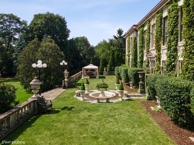 275 Sussex Lane, Lake Forest, IL 60045