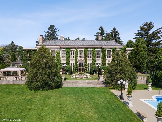 275 Sussex Lane, Lake Forest, IL 60045