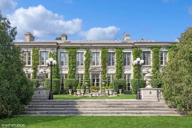 275 Sussex Lane, Lake Forest, IL 60045