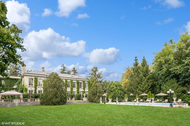 275 Sussex Lane, Lake Forest, IL 60045