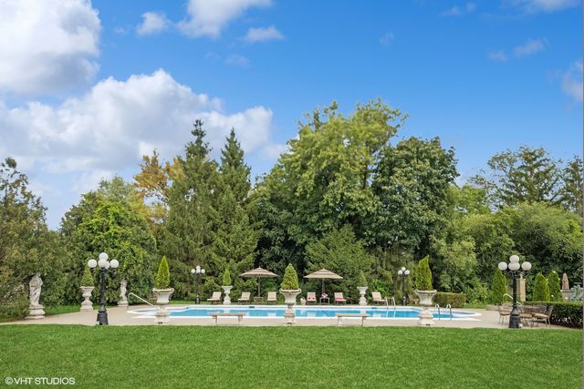 275 Sussex Lane, Lake Forest, IL 60045