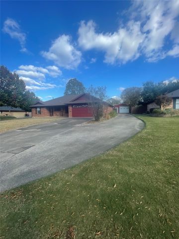 925 42nd Street SW, Paris, TX 75460