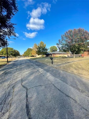 925 42nd Street SW, Paris, TX 75460