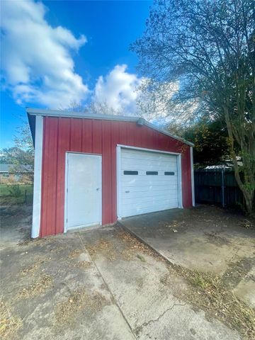 925 42nd Street SW, Paris, TX 75460