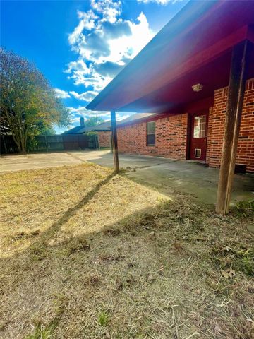 925 42nd Street SW, Paris, TX 75460