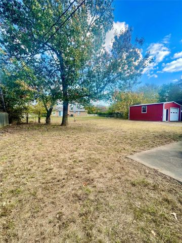 925 42nd Street SW, Paris, TX 75460