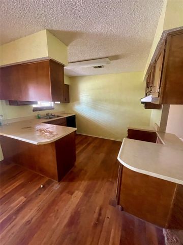 925 42nd Street SW, Paris, TX 75460