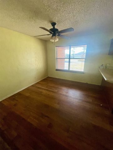 925 42nd Street SW, Paris, TX 75460