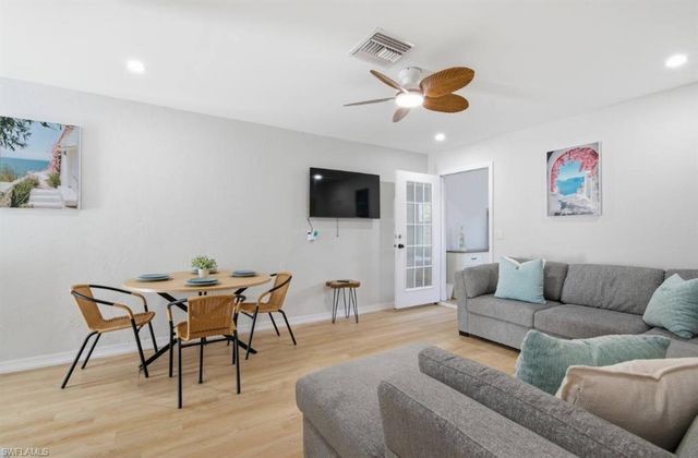 2147 Washington AVE B, Naples, FL 34112