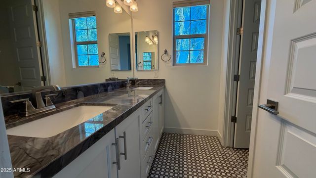 4536 E WALTER Way, Phoenix, AZ 85050