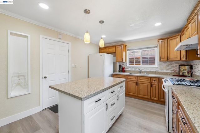 33741 12Th St, Union City, CA 94587