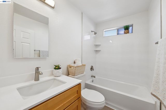 33741 12Th St, Union City, CA 94587