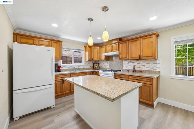 33741 12Th St, Union City, CA 94587