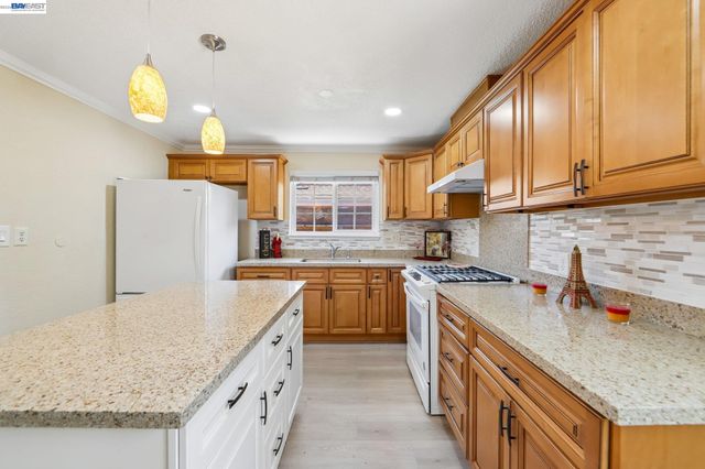 33741 12Th St, Union City, CA 94587