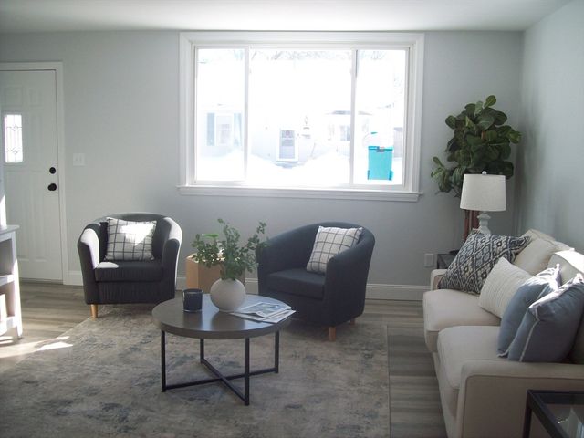 33 Hodges Avenue, Somerset, MA 02725