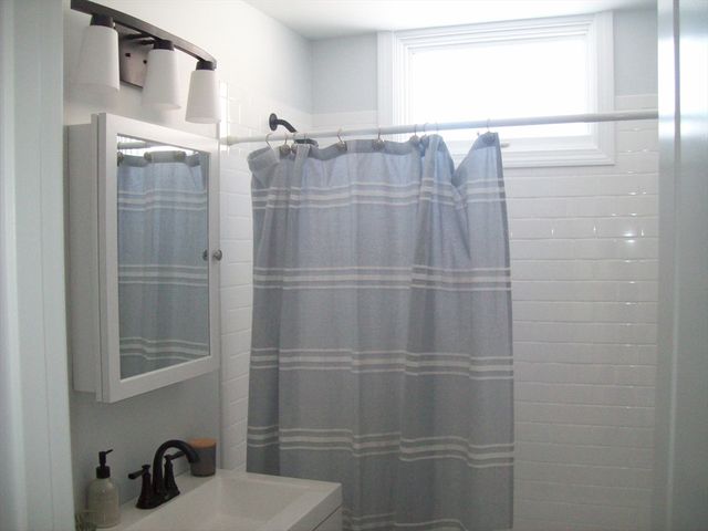 33 Hodges Avenue, Somerset, MA 02725