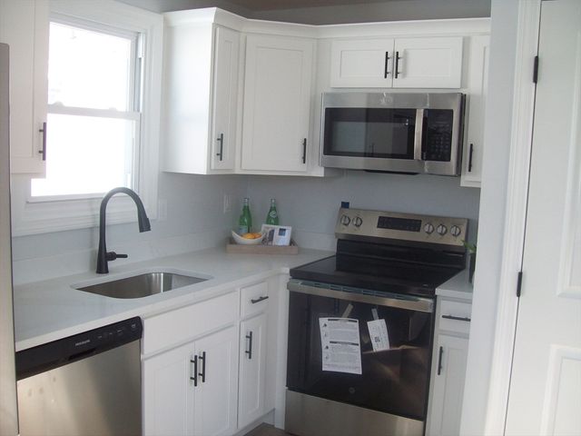 33 Hodges Avenue, Somerset, MA 02725