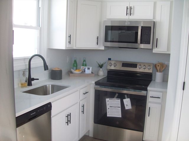 33 Hodges Avenue, Somerset, MA 02725