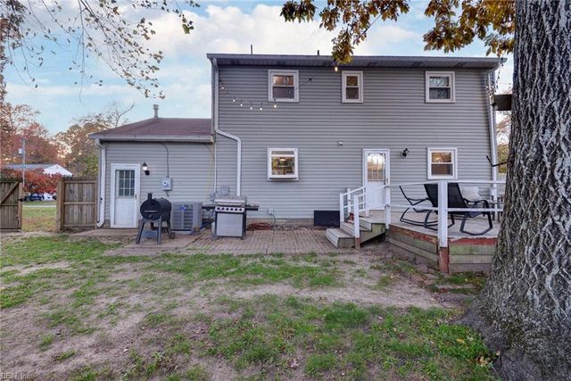 143 Longfellow DR, Newport News, VA 23602