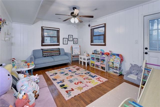 143 Longfellow DR, Newport News, VA 23602