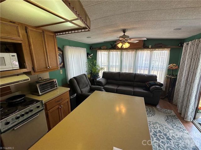 120 Elm Street, New London, NC 28127