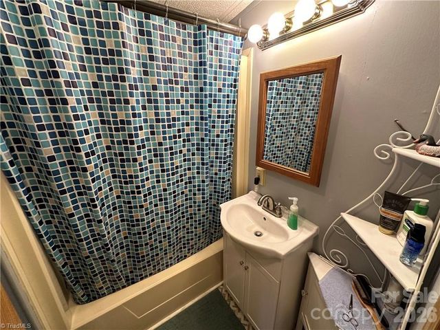 120 Elm Street, New London, NC 28127
