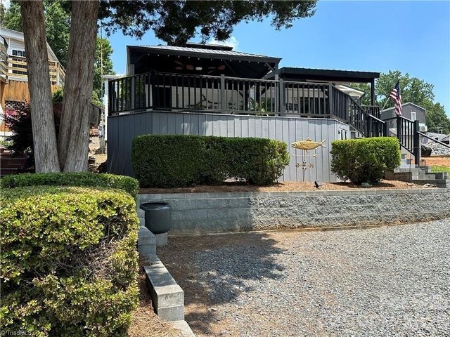 120 Elm Street, New London, NC 28127