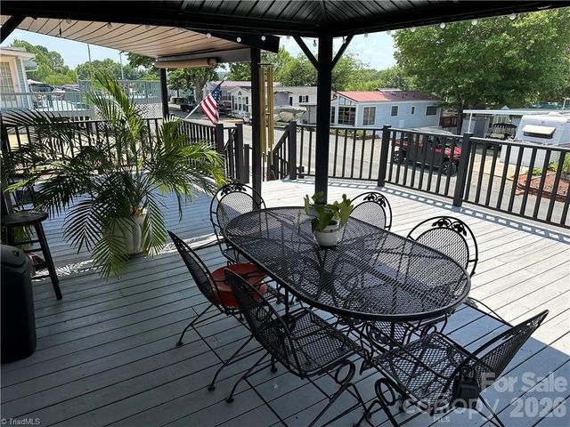 120 Elm Street, New London, NC 28127